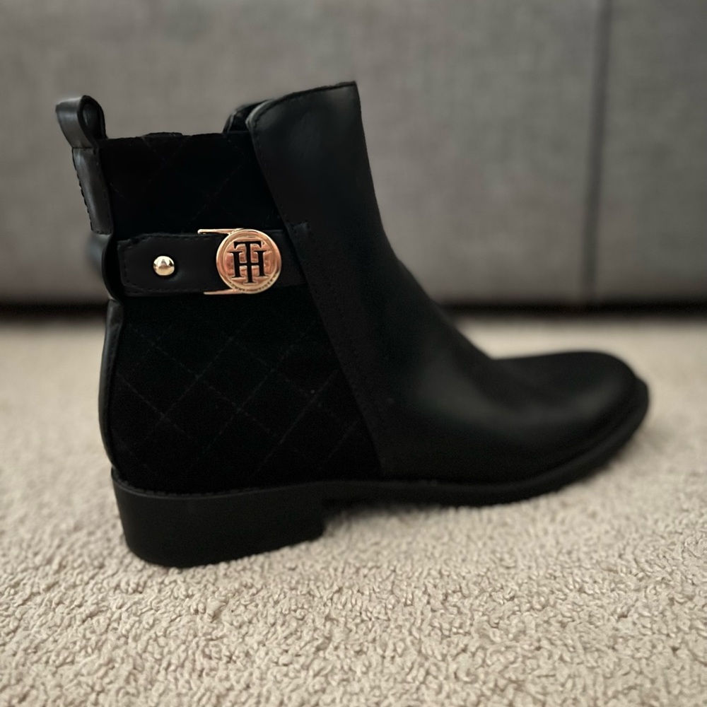Tommy Hilfiger booties